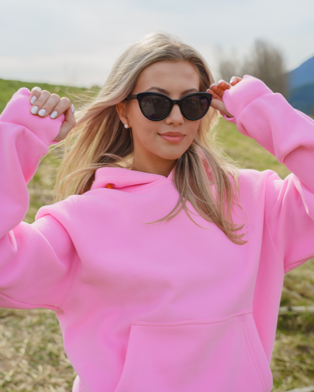 Pastel Cloud Hoodie with Wrist Cushion Comfort in Cotton Candy