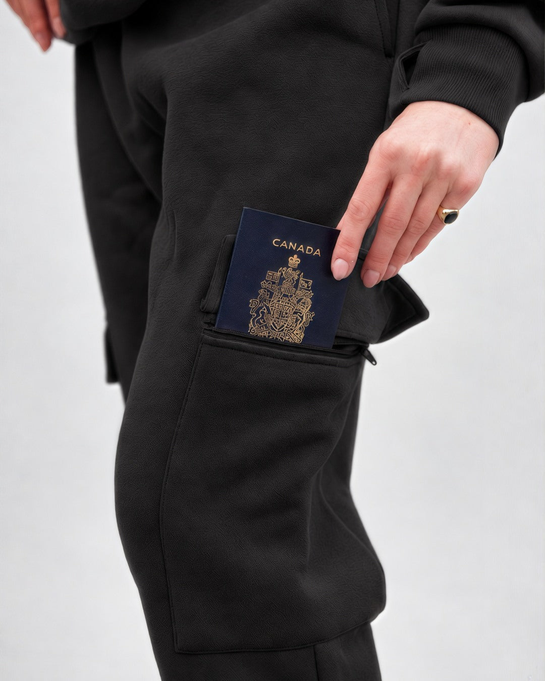 Essentials sweatpants in Black, gallery image 3